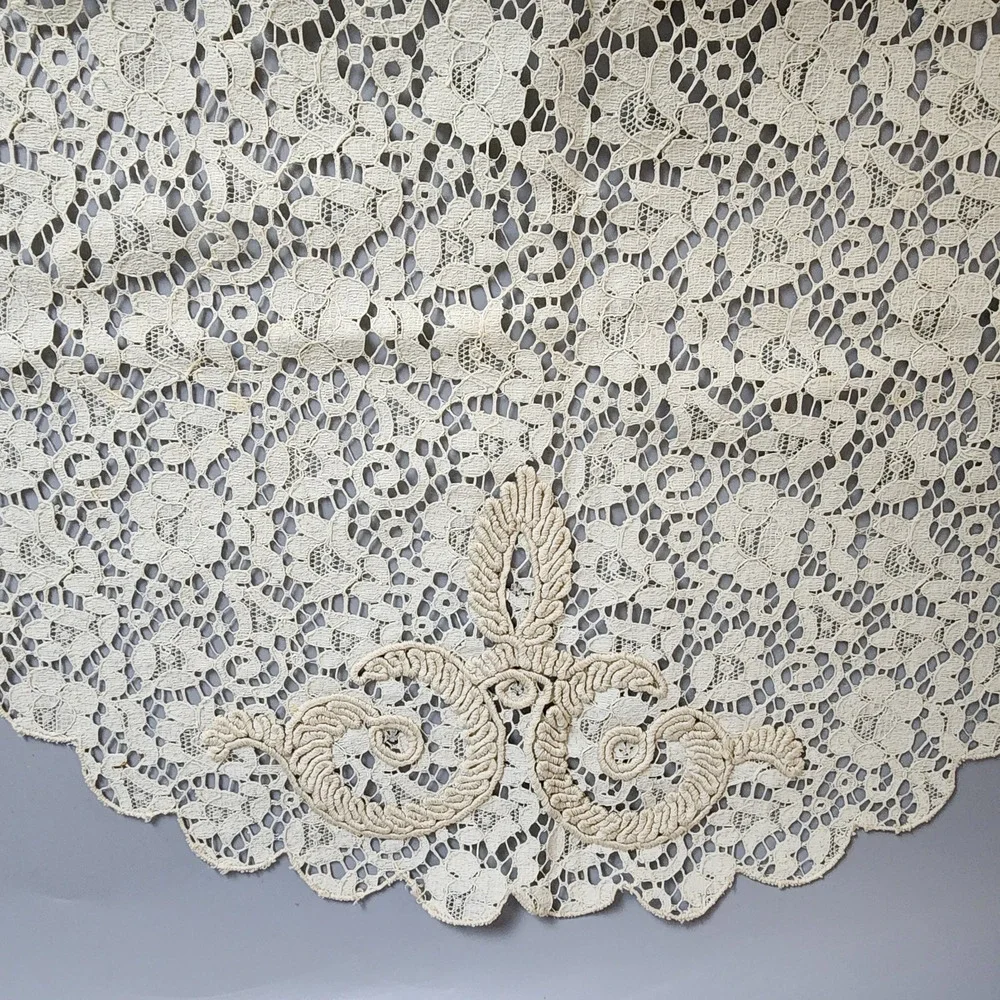 Vintage Lace Table Runner 68